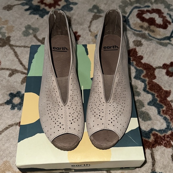 EARTH CALGARY QUEBEC LEATHER HEEL SZ 8.5 M 39.5 EU 🌸🐝 - Picture 6 of 10